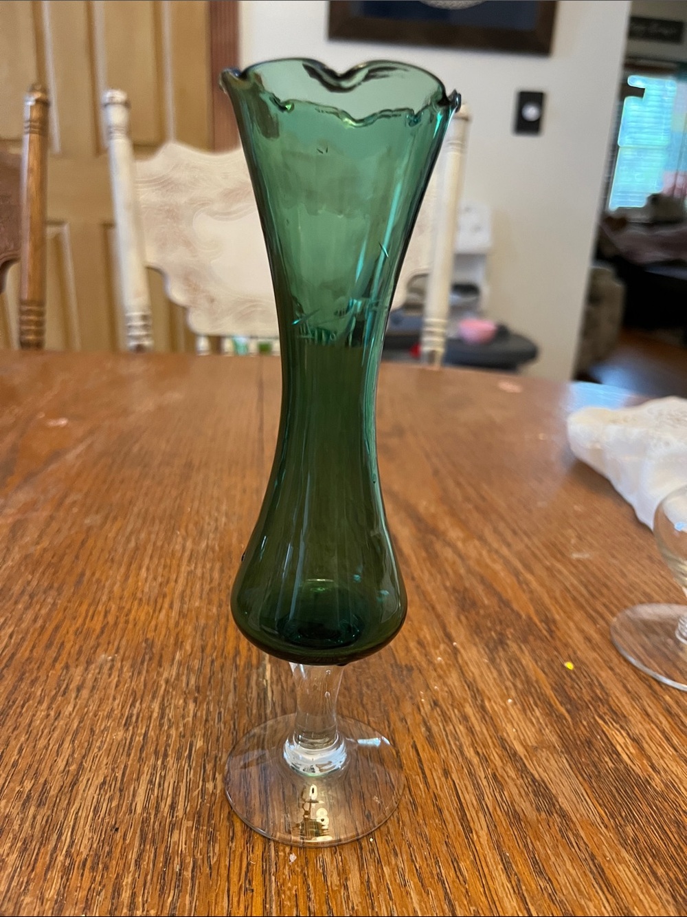 VINTAGE EMERALD GREEN GLASS VASE /RUFFLED TOP /TWISTED CLEAR STEM 8"